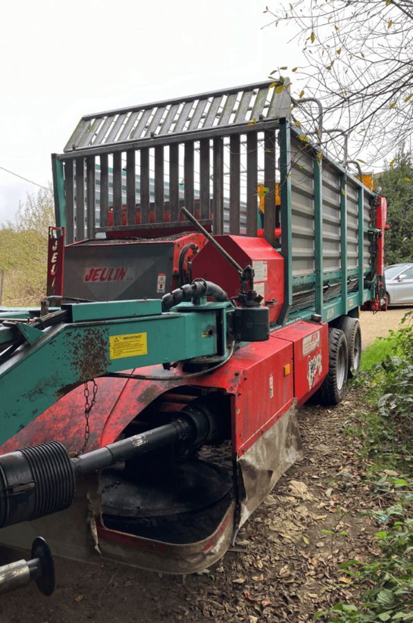 E-FARM: Jeulin autochargeuse jeulin pales 300 - Trailer - id LD1R8IR - 16.800 € - Produktionsår: 2012 - Frankrig