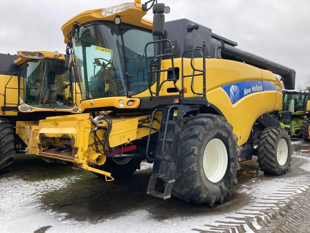 E-FARM: New Holland CX 8070 - Mähdrescher - id PEH83DJ - 70.000 € - Baujahr: 2008 - Abgelesene Motorstunden: 3.066,Motorleistung (PS): 322,Lettland