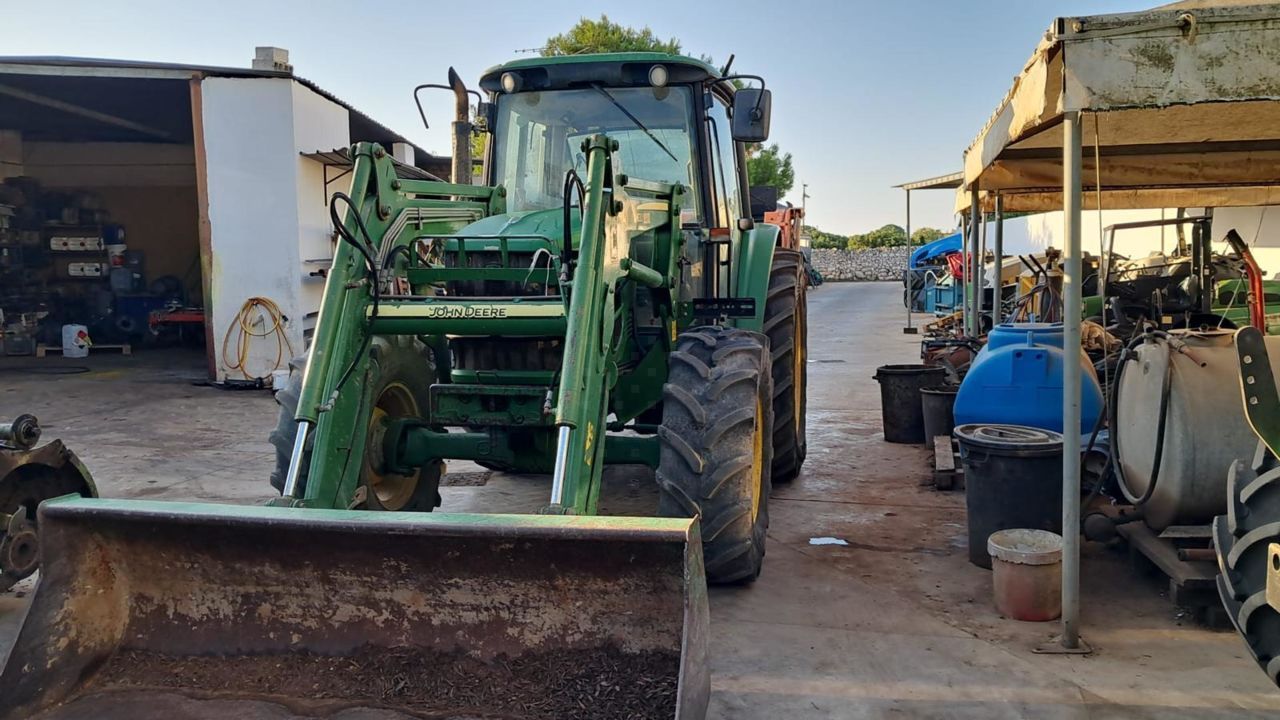 John Deere 6230 Premium Tractor 55.000 EUR
