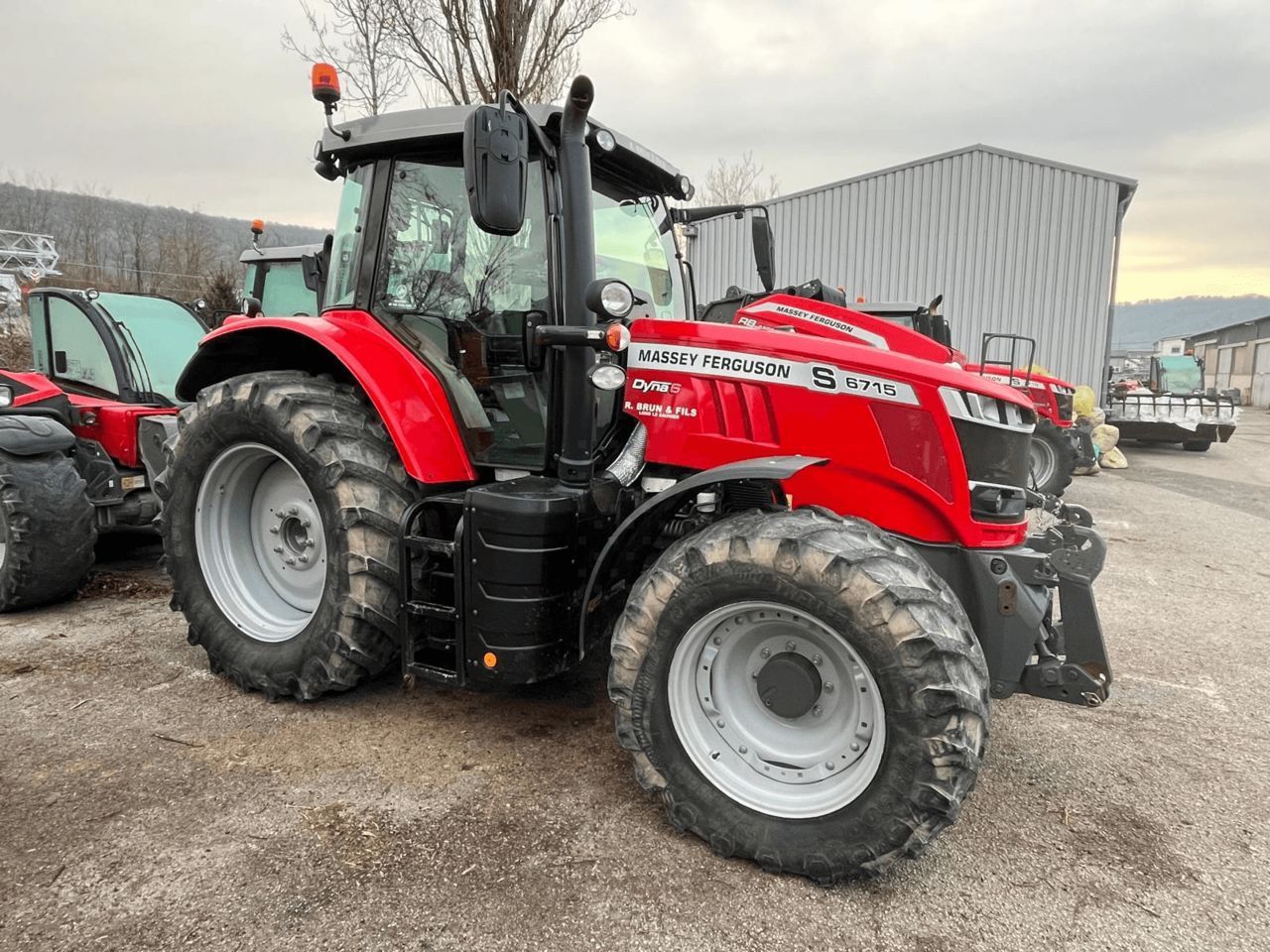 E-FARM: Massey Ferguson 6715S Dyna-6 - Tracteur - id LW2JHS1 - 74 000 € - Année: 2020 - Lecture du nombre d'heure: 3 850,Puissance du moteur (chevaux): 150,France