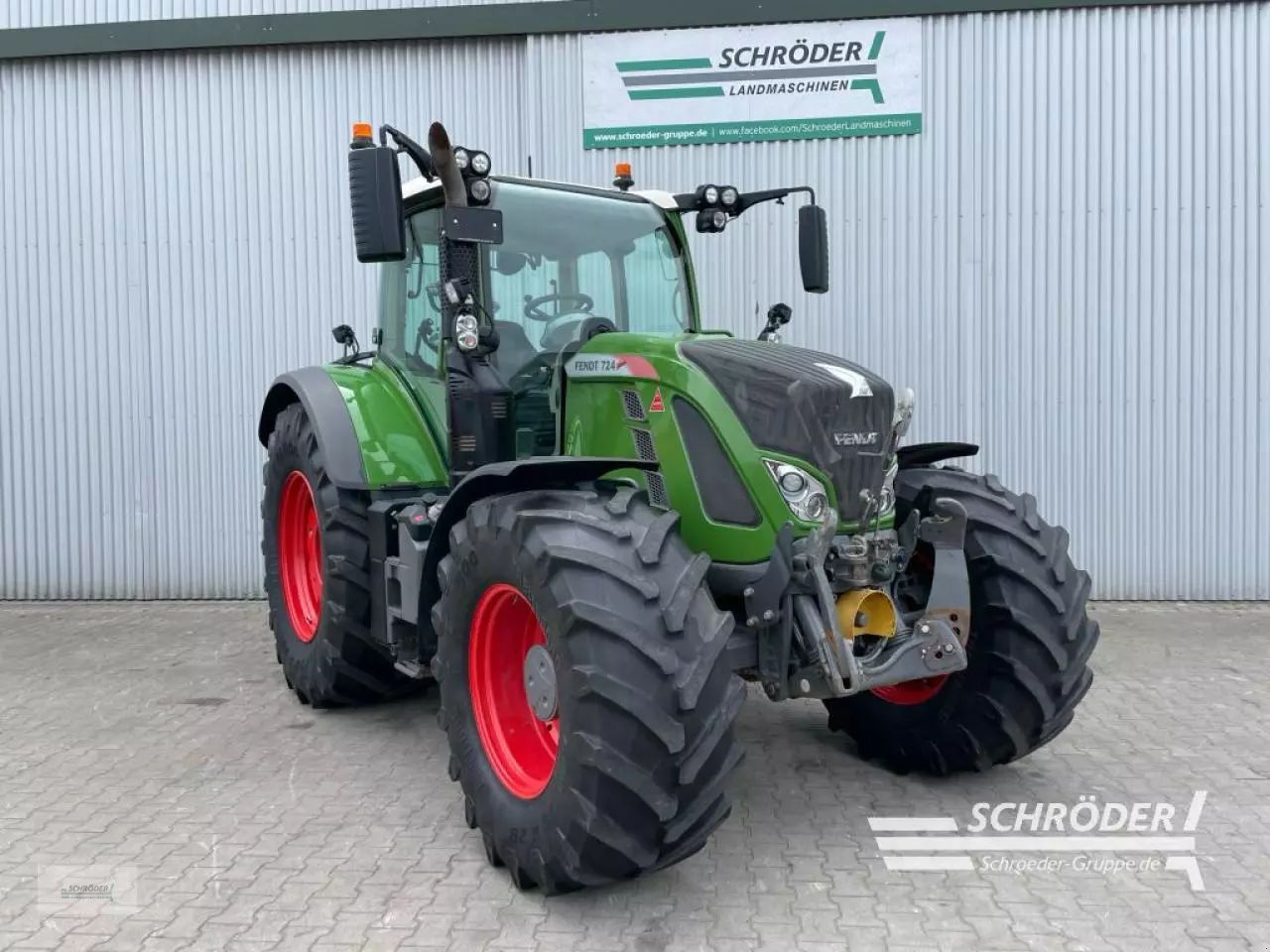E-FARM: Fendt 724 Vario - Traktor - id SXBKF6J - 99.885 € - Baujahr: 2019 - Abgelesene Motorstunden: 6.665,Motorleistung (PS): 238,Deutschland