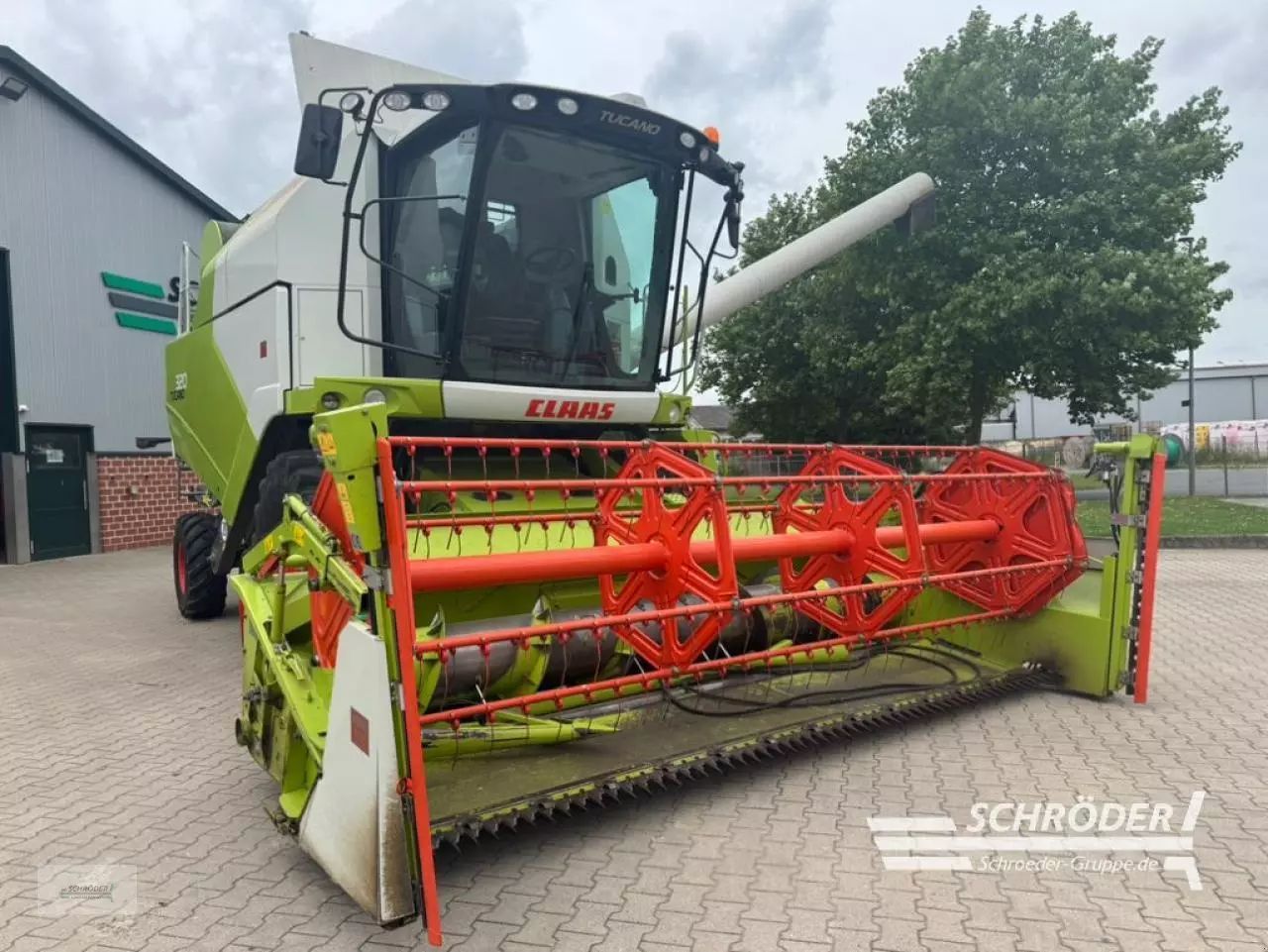 E-FARM: Claas Tucano 320 - Kombajn zbożowy - id DD8INMP - 85 000 € - Rok produkcji: 2013 - Motogodziny: 1374,Moc silnika: 204,Niemcy