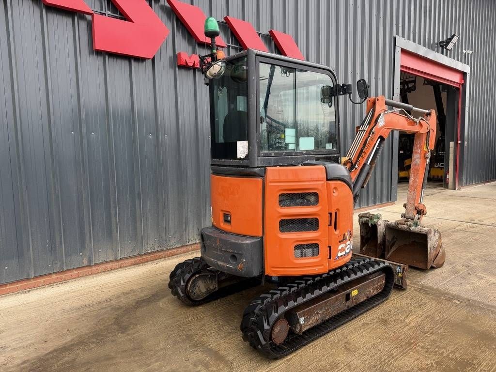 E-FARM: Hitachi ZX26U-6 - Мини-экскаватор - id YFLHDYT - 21 959