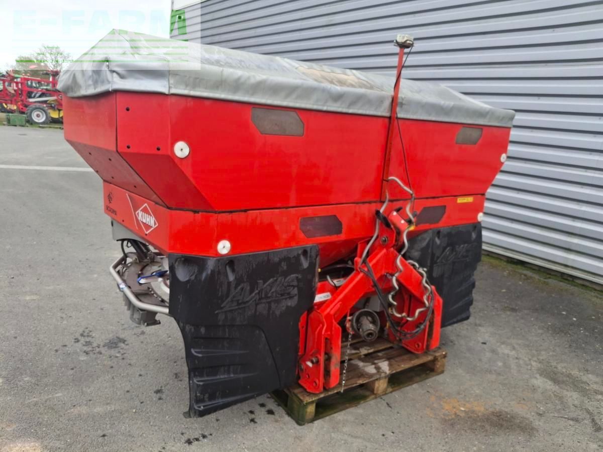Kuhn axis 40.1w Fertiliser spreader €8,300