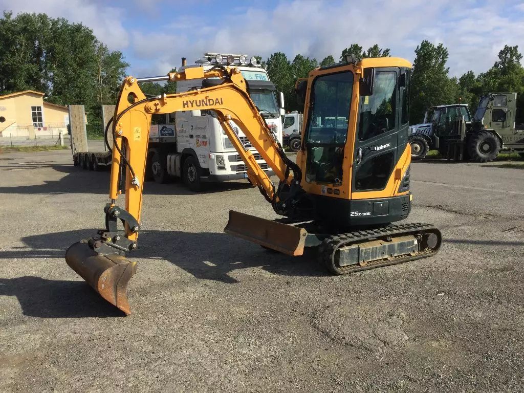 E-FARM: HYUNDAI r25z-9ak - Mini-pelle - id DPGQAHS - Année: 2023 - France