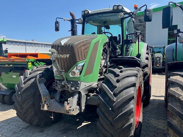 Fendt 828 Vario Tractor €79,900