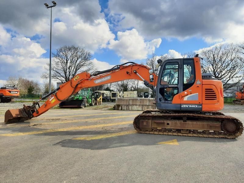 Doosan dx140lcr-5 Crawler excavator €59,000
