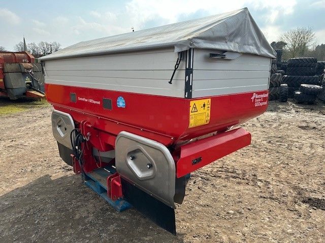 E-FARM: Kverneland tl geospread - Esparcidor de abono - id 7A6SSMI - 6869 € - Año: 2015 - Reino Unido