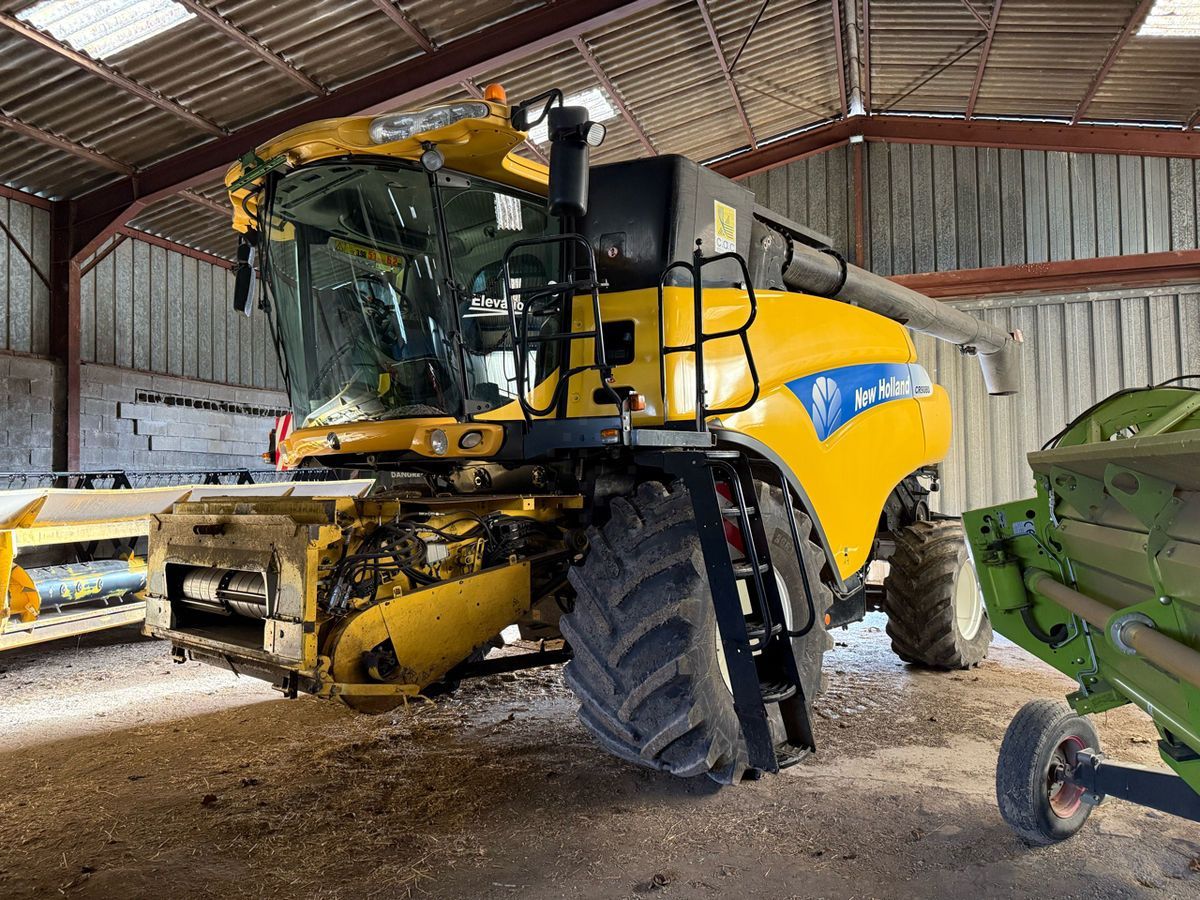 E-FARM: New Holland CR 9080 Elevation - Moissoneuse-batteuse - id CKPUFJY - 135 000 € - Année: 2010 - Lecture du nombre d'heure: 3 630,Puissance du moteur (chevaux): 530,France