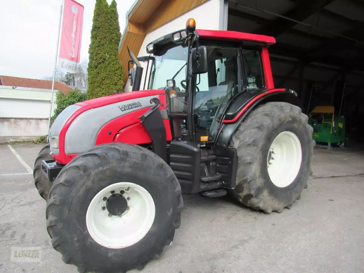 E-FARM: Valtra N101 - Tractor - id MHRQSMC - €40,000 - Year of construction: 2010 - Engine hours: 7,930,Engine power (HP): 114,Austria
