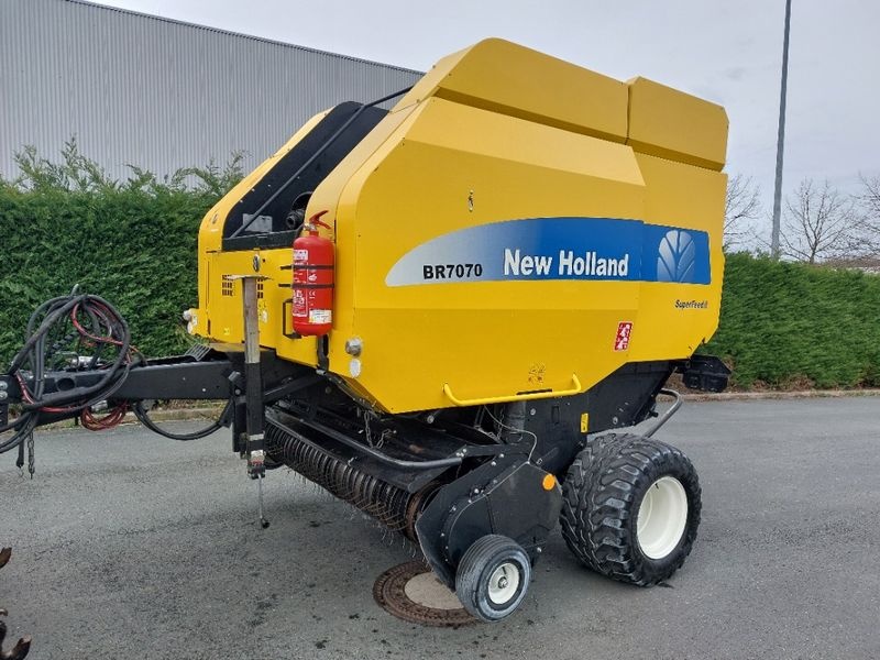 New Holland BR7070 Raffer baler 9.000 €