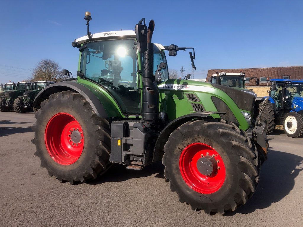 E-FARM: Fendt 720 Vario - Tractor - id BYTERRG - €134,000 - Year of construction: 2018 - Engine hours: 3,810,Engine power (HP): 200,France