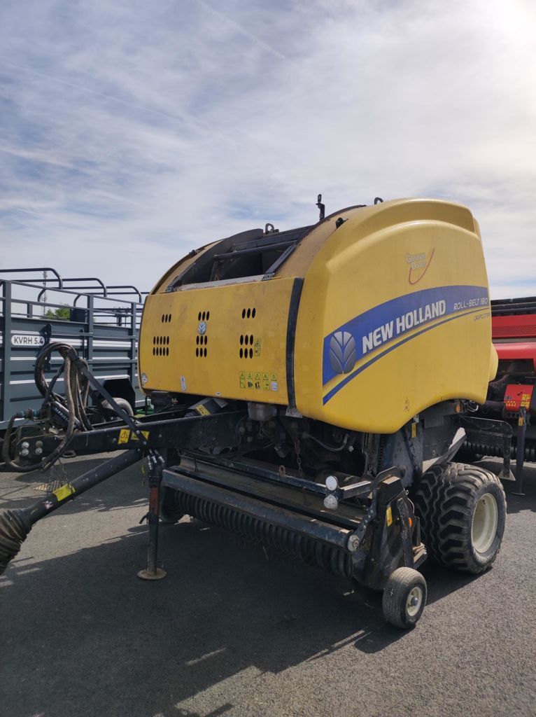 New Holland Roll-Belt 180 Cropcutter Baler €22,000