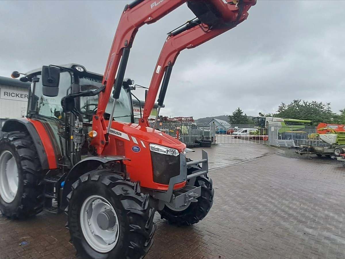 Massey Ferguson 5711 Tractor €58,942