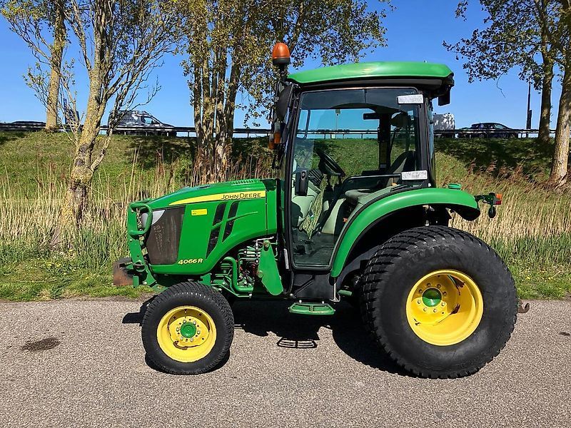 John Deere 4066 R Tracteur