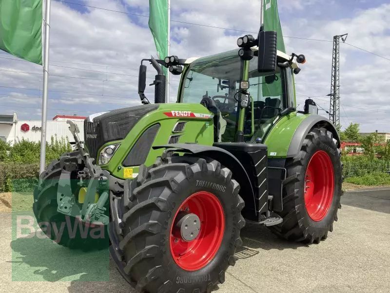 E-FARM: Fendt 718 Vario - Tractor - id 7UECQRN - €175,000 - Year of construction: 2023 - Engine hours: 872,Engine power (HP): 180,Germany