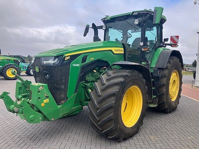 John Deere 8R 370 Tractor €275,839