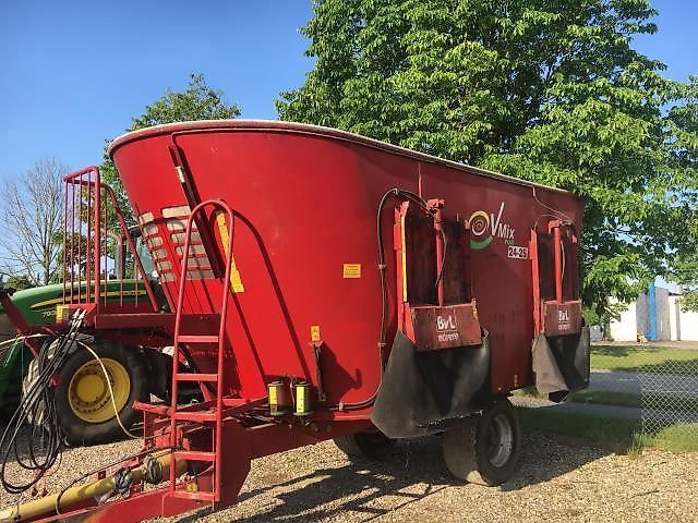 E-FARM: BVL v-mix 24 s 2s - Podavač směsi - id IIGX5MV - 8 714 € - Rok výroby: 2006 - Dánsko