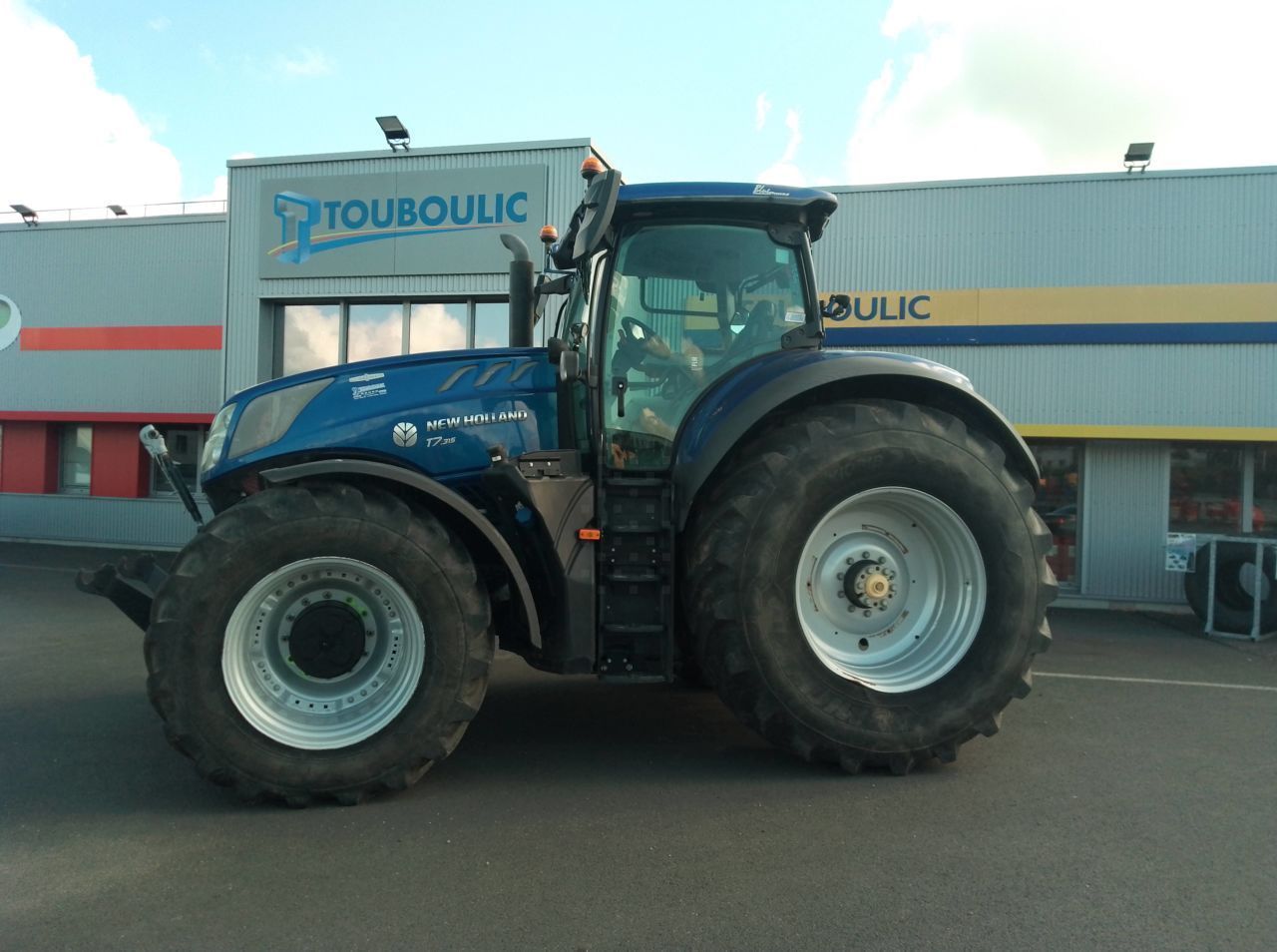 New Holland T7.315 HD Tractor €135,000