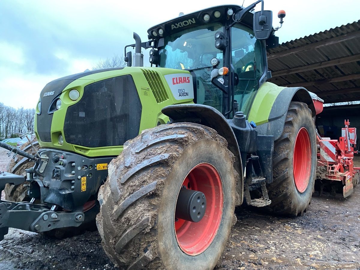 E-FARM: Claas Axion 850 CMATIC - Tracteur - id XLL38TD - 109 000 € - Année: 2016 - Lecture du nombre d'heure: 3 900,Puissance du moteur (chevaux): 265,France
