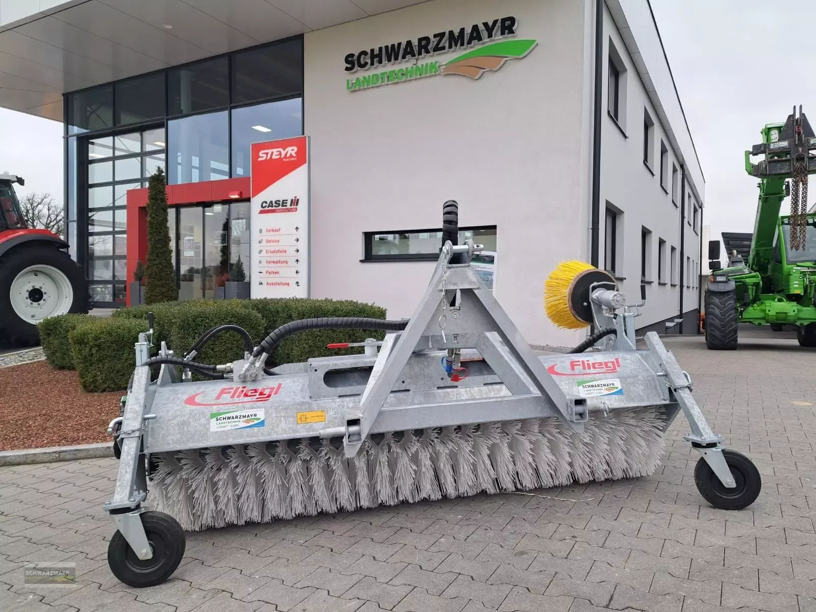 E-FARM: Fliegl kehrmaschine 2300 - Equipamiento municipal - id YWGSKNT - Año: 2025 - Austria