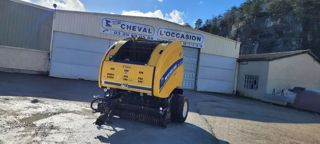 E-FARM: New Holland Roll-Belt 180 Cropcutter - Baler - id QX642JF - €28,000 - Year of construction: 2014 - Total number of bales produced: 17,500,France