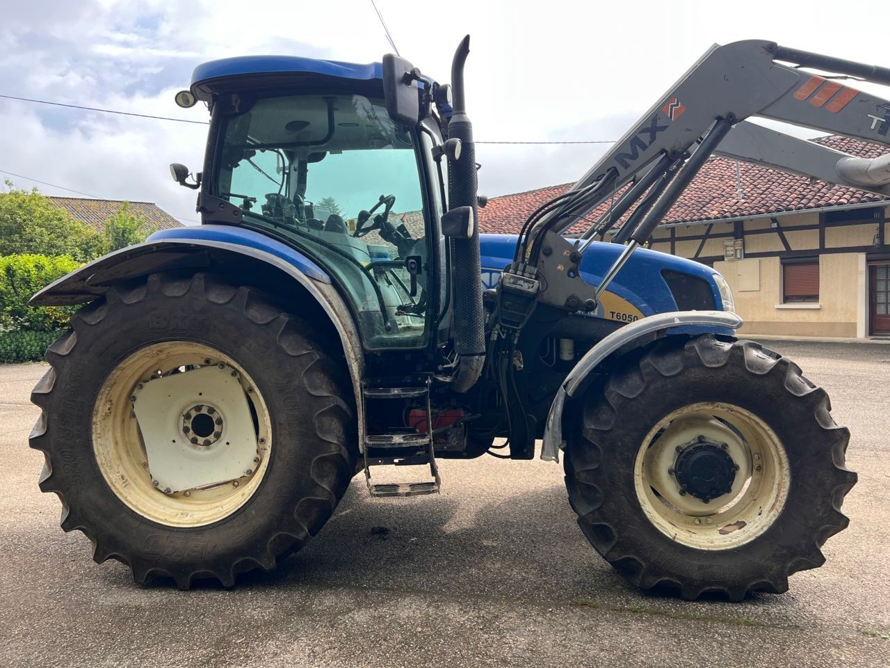 E-FARM: New Holland T6050 Elite - Tractor - id TQ5TBPN - €39,900 - Year of construction: 2012 - Engine hours: 7,650,Engine power (HP): 125,France