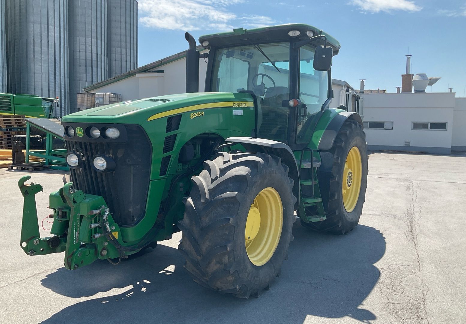 E-FARM: John Deere 8245 R - Tractor - id GLAPKRY - 56.667 € - Año: 2010 - Horas: 1,Potencia del motor: 245,Austria