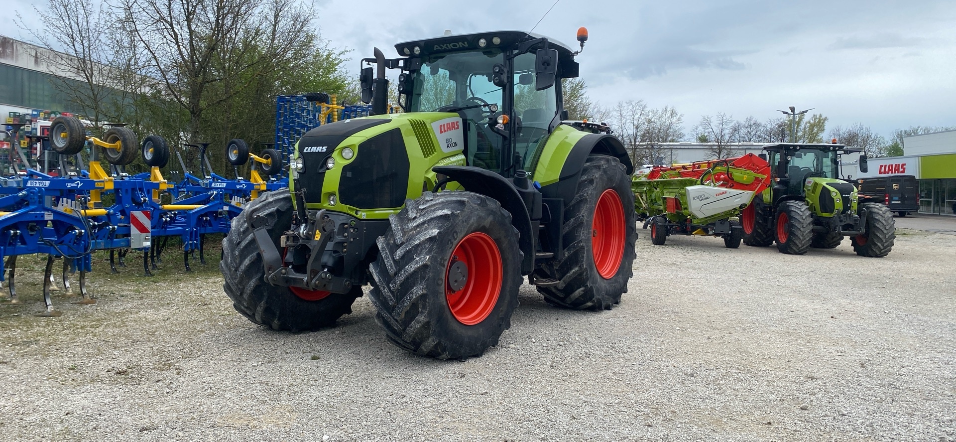 Claas Axion810 tractor 66 807 €