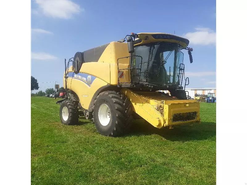 E-FARM: New Holland cx8.70 - Moissoneuse-batteuse - id 2DHTHYI - 255 000 € - Année: 2021 - France