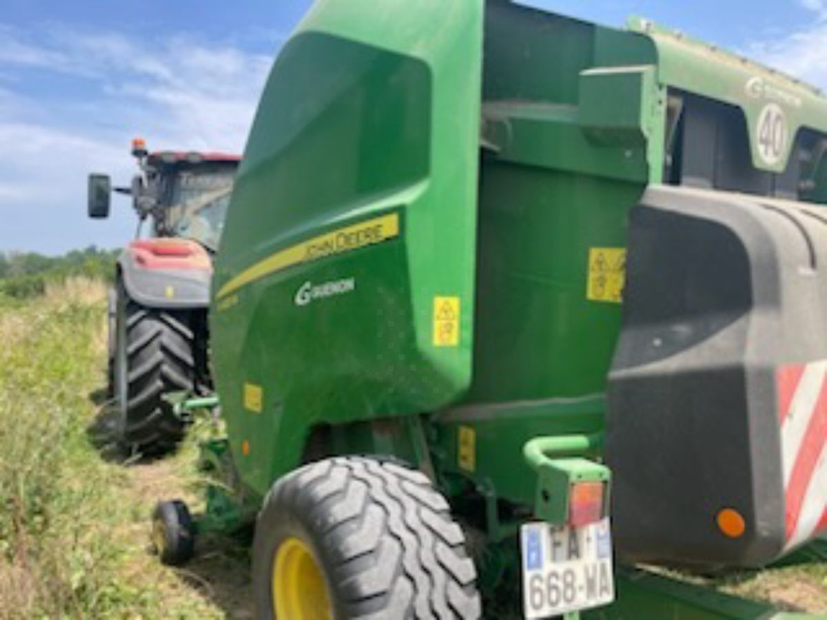 E-FARM: John Deere V451M - Presă de balotat - id RNLSETN - 29.000 EUR - Anul: 2018 - Numărul total de baloți produși: 5.200,Franța
