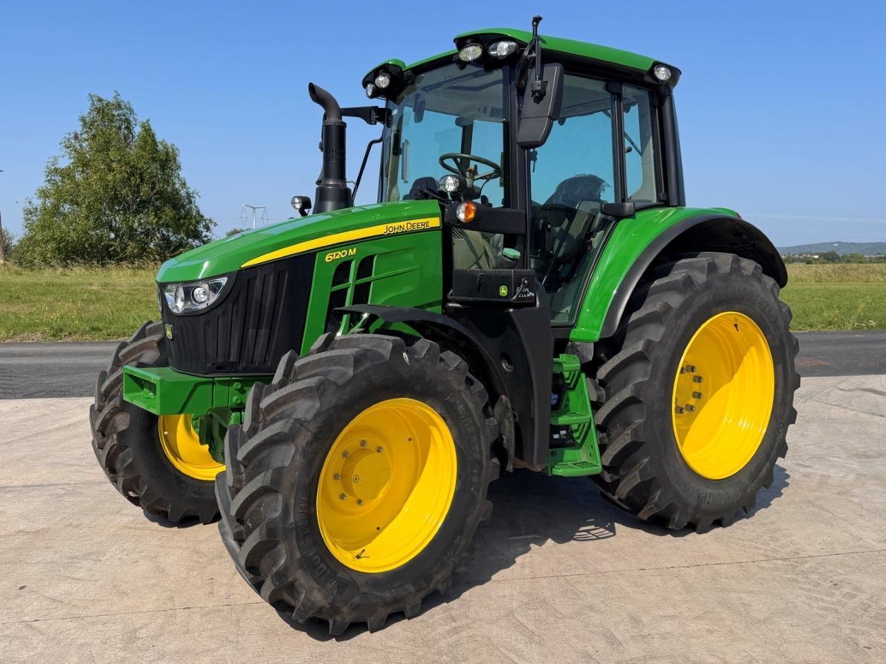 E-FARM: John Deere 6120 M - Traktor - id ABKFAHP - 77.036 € - Baujahr: 2024 - Abgelesene Motorstunden: 504,Motorleistung (PS): 120,Vereinigtes Königreich