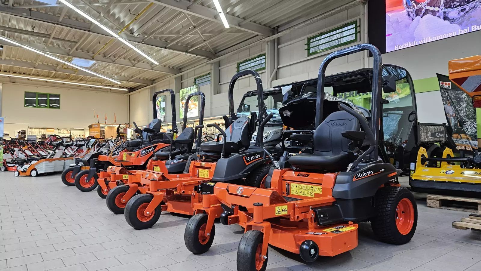 E-FARM: Kubota Z1-421 - Lawn mower - id PPNJHH6 - €4,800 - Year of construction: 2025 - Germany