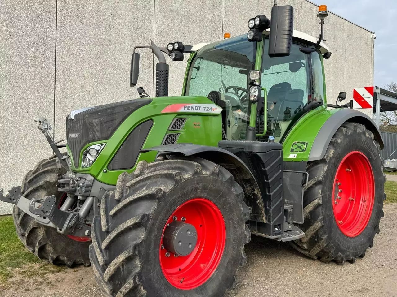 E-FARM: Fendt 724 Vario - Tracteur - id RNSCERX - 164 223 € - Année: 2020 - Lecture du nombre d'heure: 2 206,Danemark