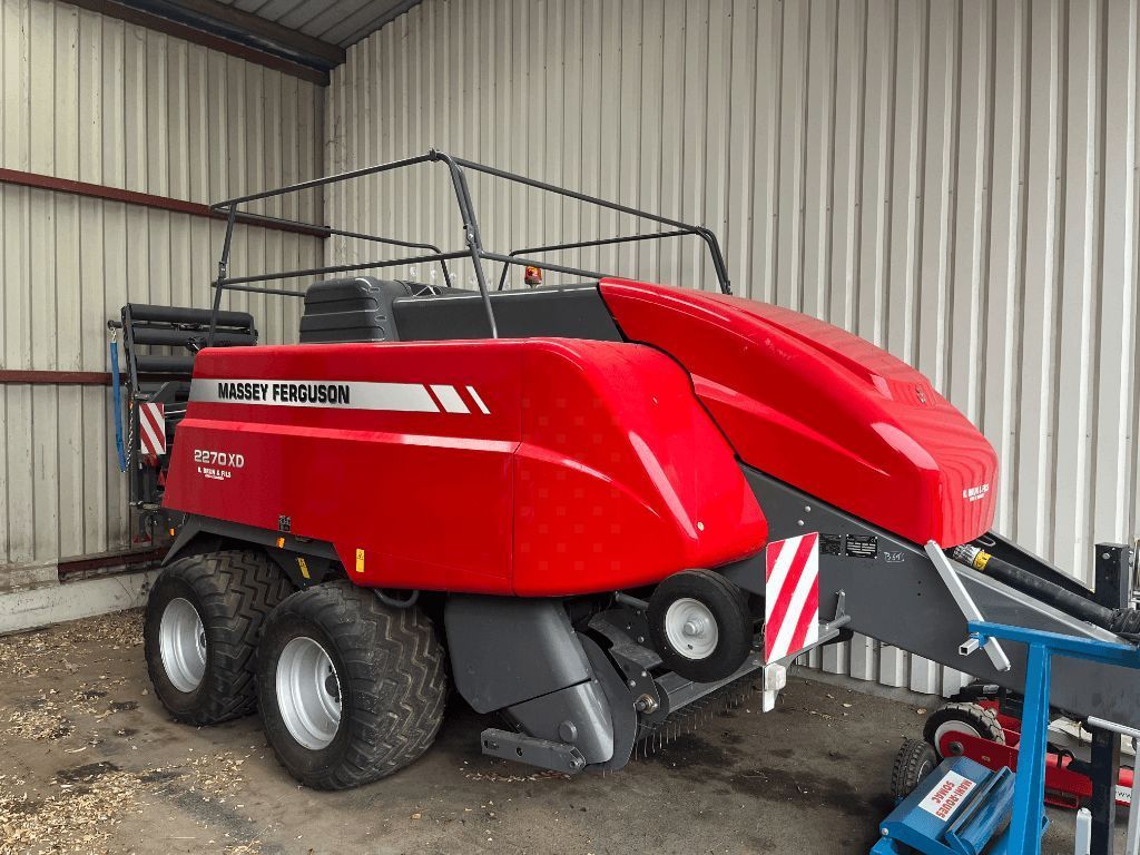 E-FARM: Massey Ferguson 2270 xd - Presse à balles - id WKXXQHF - 160 000 € - Année: 2022 - Balles produites: 10 500,France