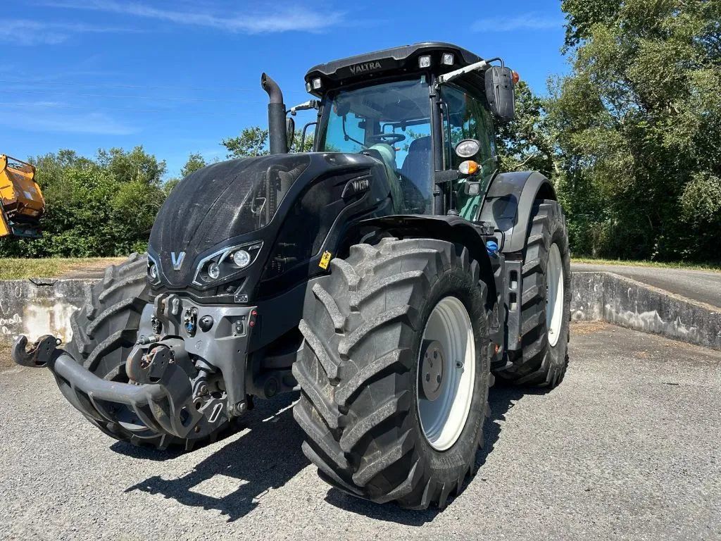 E-FARM: Valtra S324 - Tractor - id RWY1EUA - €140,000 - Year of construction: 2021 - Engine hours: 2,275,Engine power (HP): 320,France