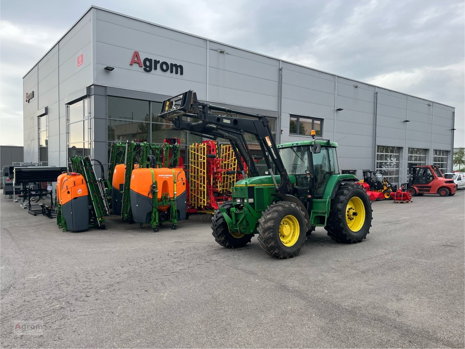 John Deere 7700 tractor €41,000