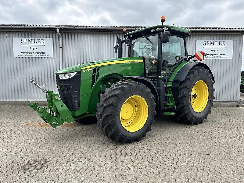 E-FARM: John Deere 8370 R - Tractor - id TLJVKNT - 214.344 € - Año: 2014 - Horas: 2374,Dinamarca
