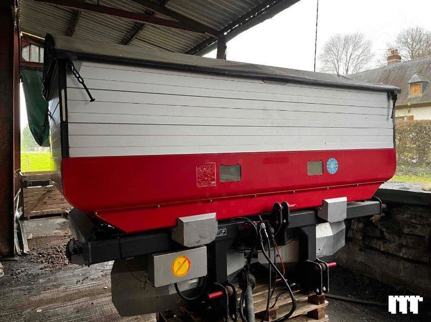 E-FARM: Vicon ro-edw-geo - Epandeur d'engrais - id SJBPV4J - 14 000 € - Année: 2013 - France