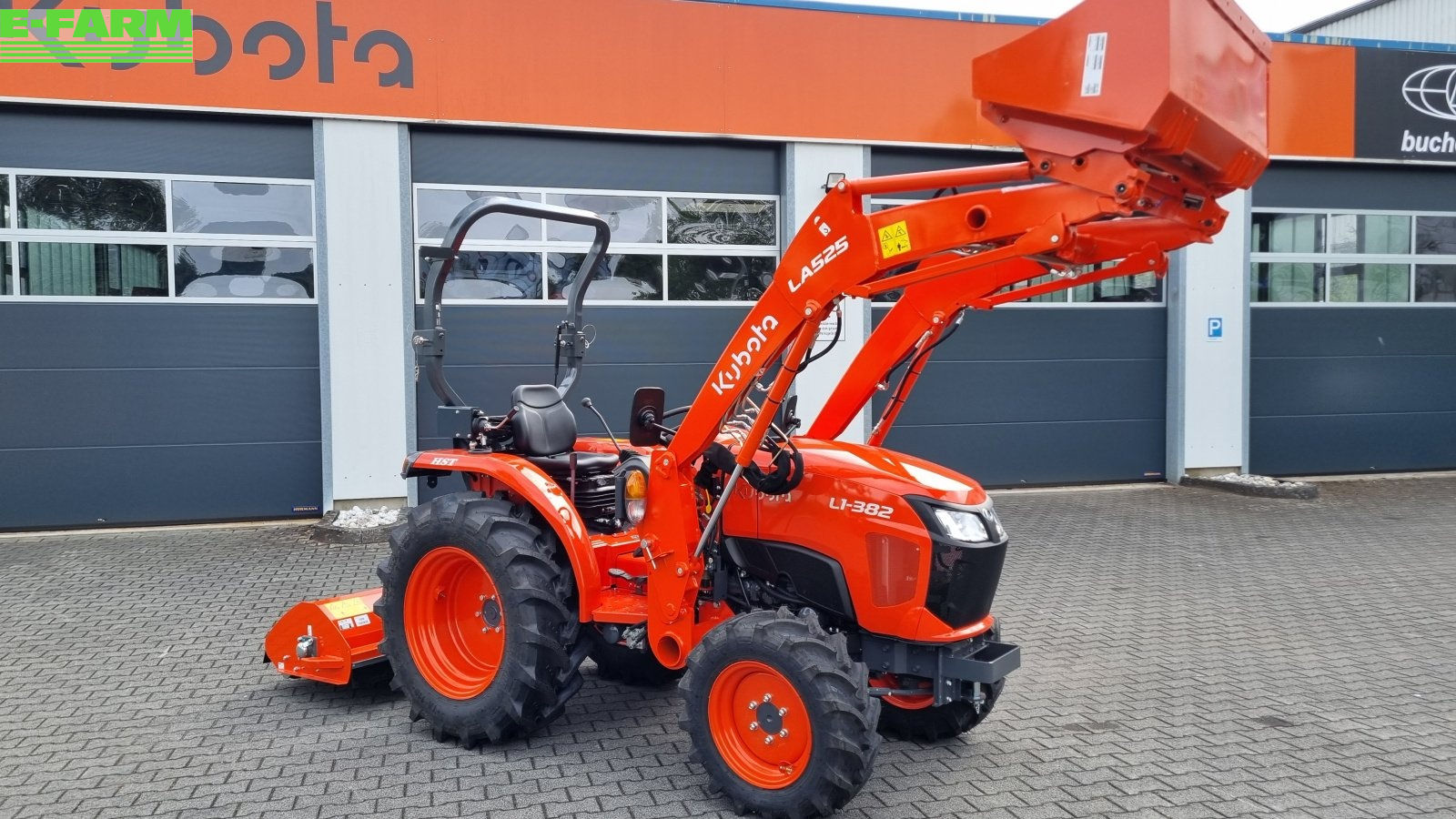 Kubota L1-382 tractor €26,800