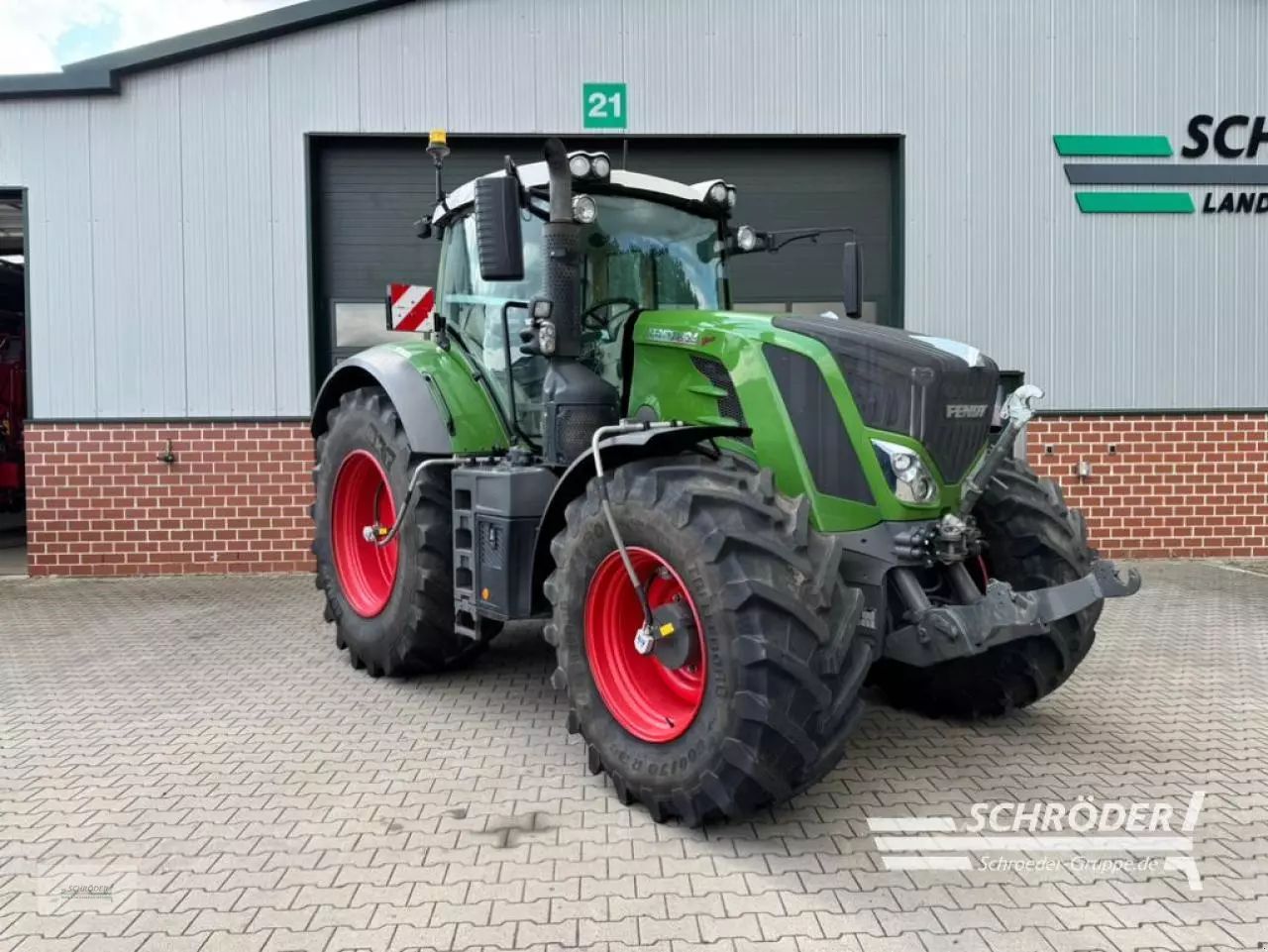 E-FARM: Fendt 824 Vario ProfiPlus - Traktor - id F73MBLR - 112.500 € - Baujahr: 2019 - Abgelesene Motorstunden: 5.500,Motorleistung (PS): 248,Deutschland