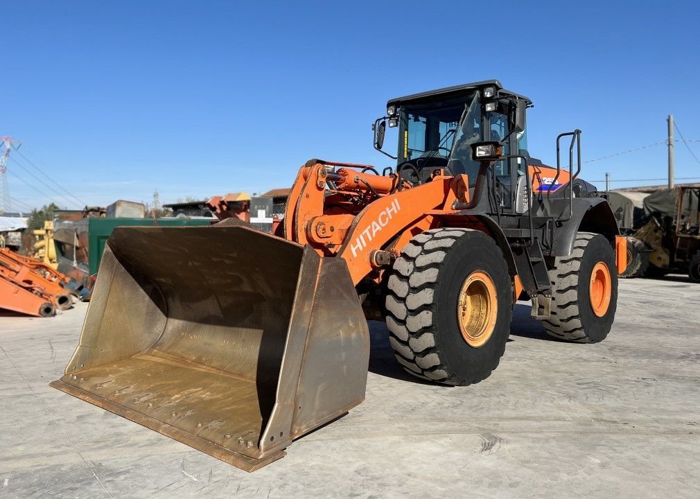 E-FARM: Hitachi zw250-6 - Wheel loader - id F3TAIV2 - €79,000 - Year of construction: 2017 - Engine hours: 9,939,Engine power (HP): 253,France