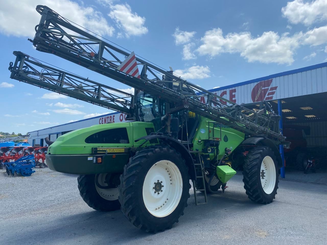 E-FARM: Tecnoma laser 4000 - Pflanzenschutzspritze - id GHADGMF - 16.000 € - Baujahr: 2004 - Abgelesene Motorstunden: 4.590,Frankreich