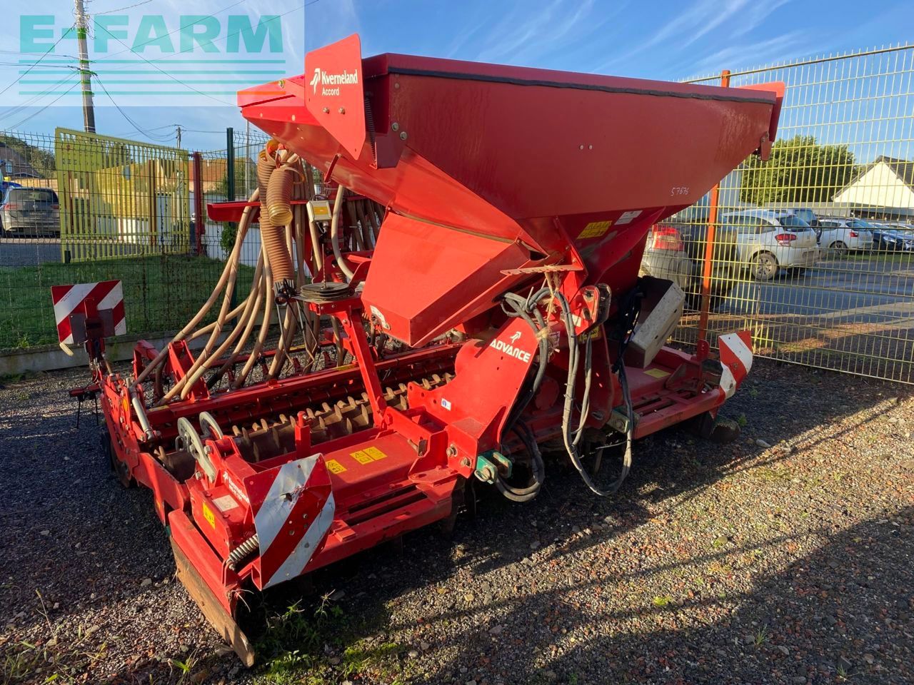 E-FARM: Kverneland I-DRILL PRO - Semoir - id DQDMEDW - 19 800 € - Année: 2013 - Puissance du moteur (chevaux): 220,France