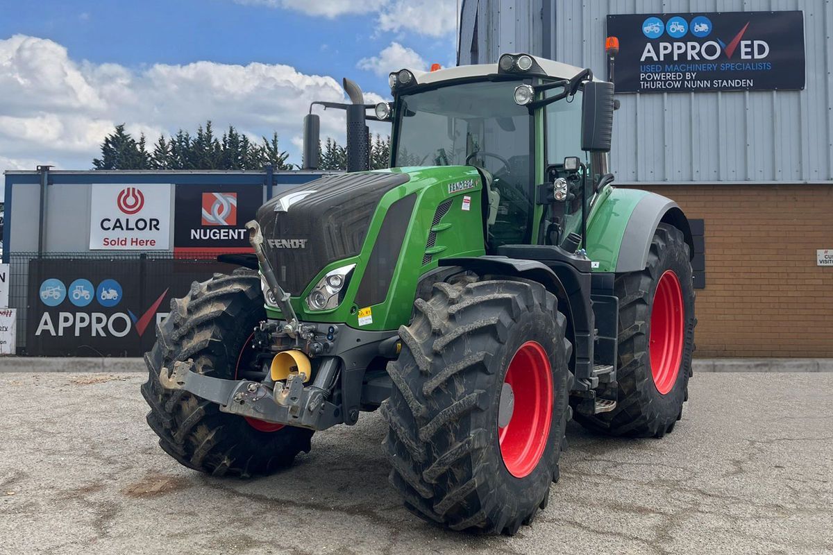Fendt 824 Vario Traktor 100 416 €