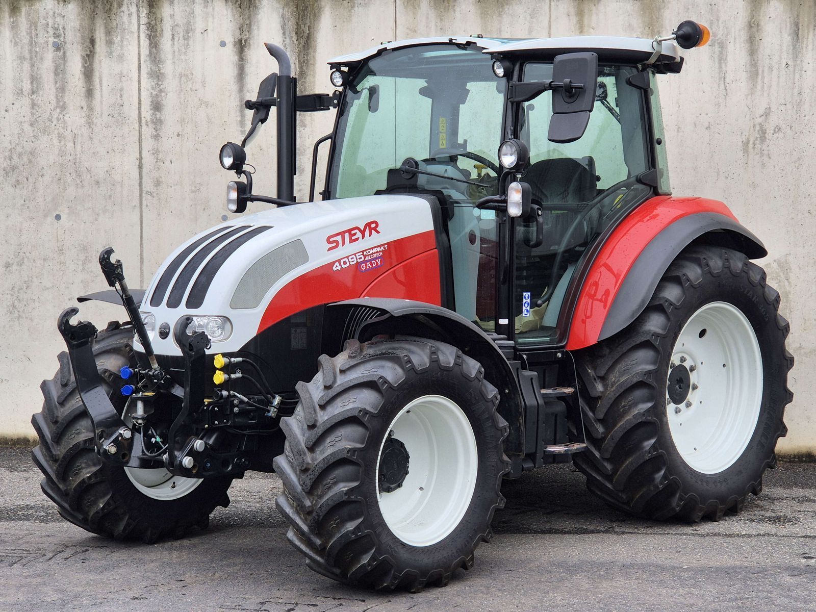 E-FARM: Steyr 4095 Kompakt - Traktor - id M1PPAPH - 64.900 € - Baujahr: 2021 - Motorleistung (PS): 98,Österreich