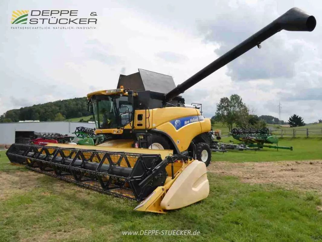 E-FARM: New Holland CR 9090 Elevation - Mähdrescher - id Y3U6ZEX - 97.800 € - Baujahr: 2011 - Abgelesene Motorstunden: 3.058,Motorleistung (PS): 544,Deutschland