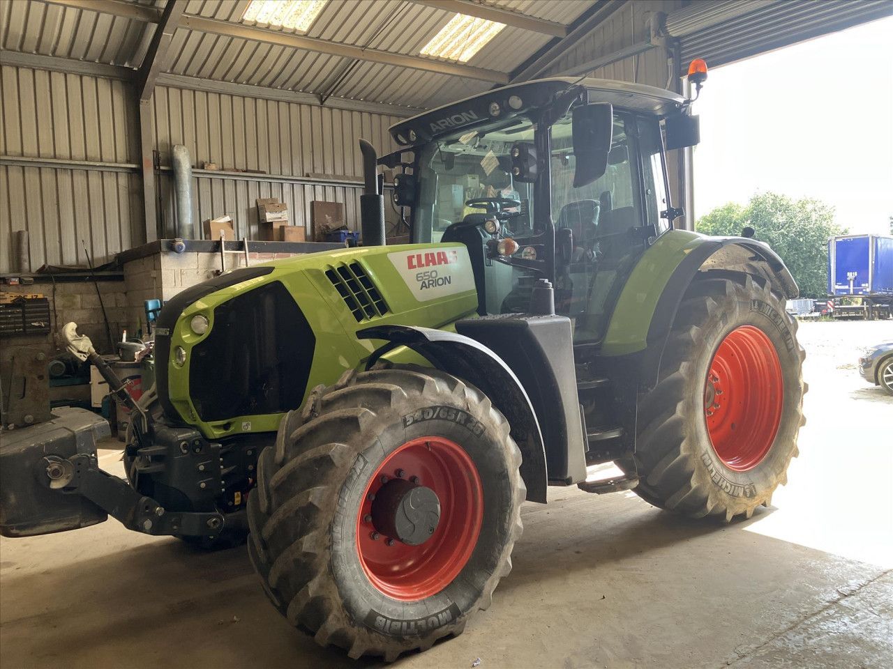E-FARM: Claas Arion 650 - Tractor - id C6NVZQU - €74,250 - Year of construction: 2018 - Engine hours: 2,500,Engine power (HP): 185,United Kingdom