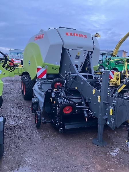 Claas Quadrant 5300 FC Baler