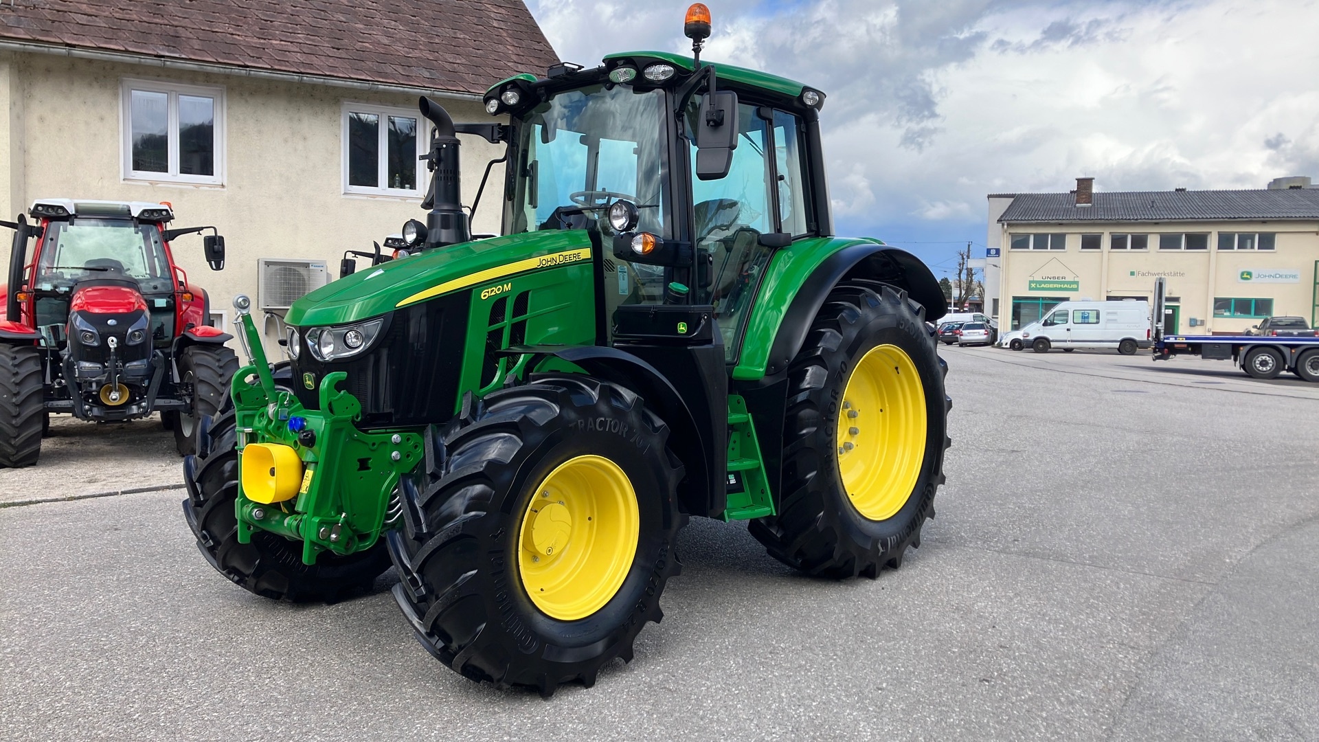 John Deere 6120 M tractor €99,900